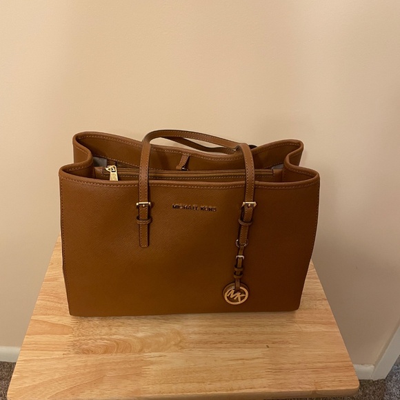 Michael Kors tte - Picture 3 of 5